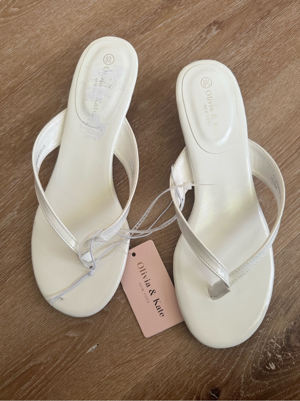 Olivia & Kate White Women's Thong Sandals, flip flop size 8.5 new